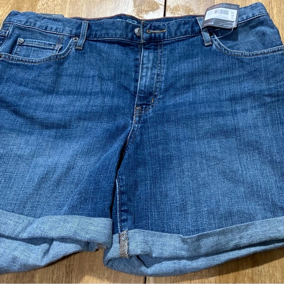 Beautiful shorts size 10 new! - Picture 1 of 5